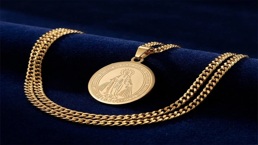 content-07 A gift box being opened with the MiraculousMedal pendant inside